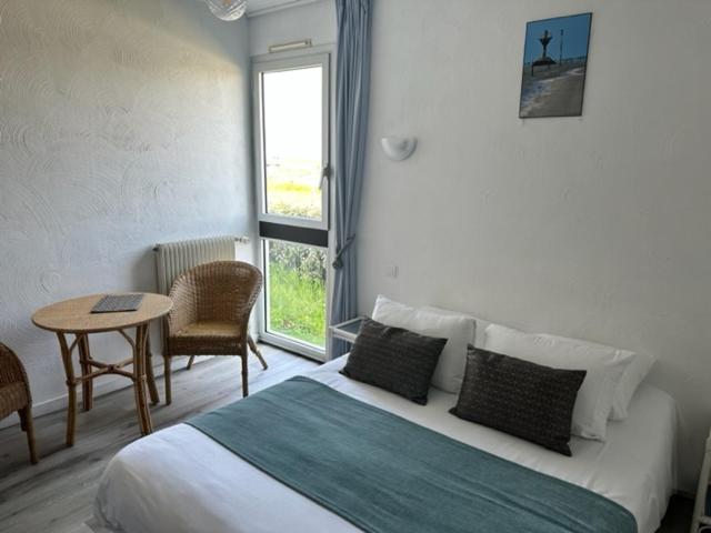 Hotel Les Esseppes L'Epine  Bagian luar foto